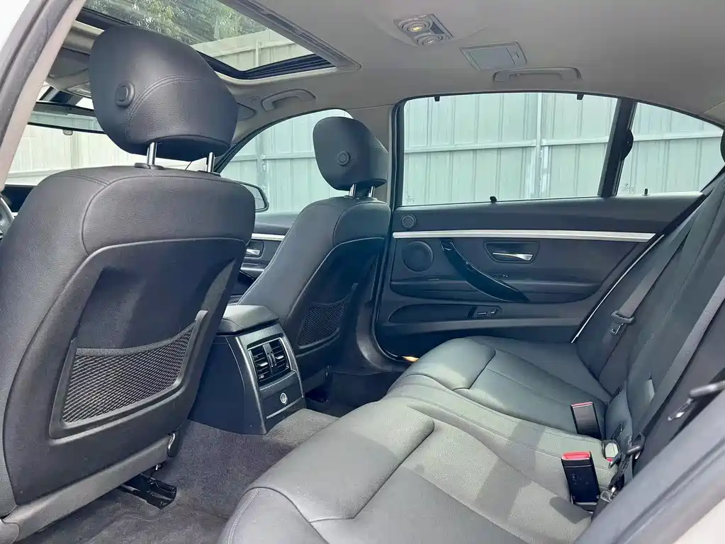 BMW 3 Series — миниатюра 10