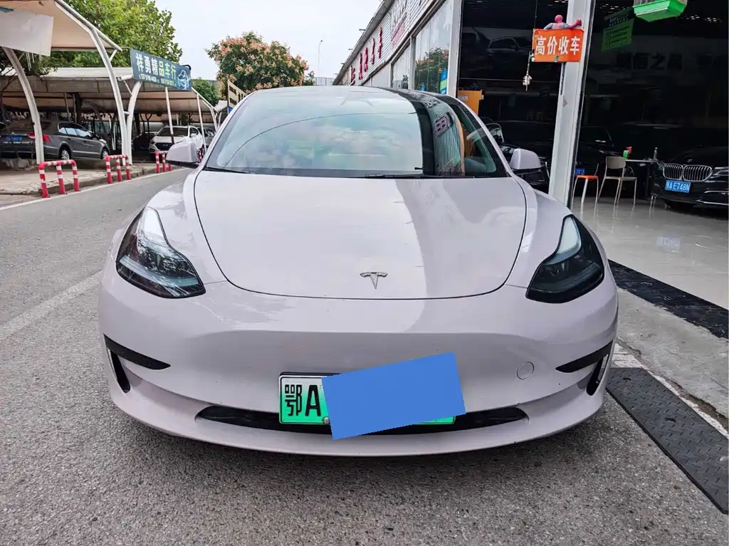 Tesla Model 3 — миниатюра 2
