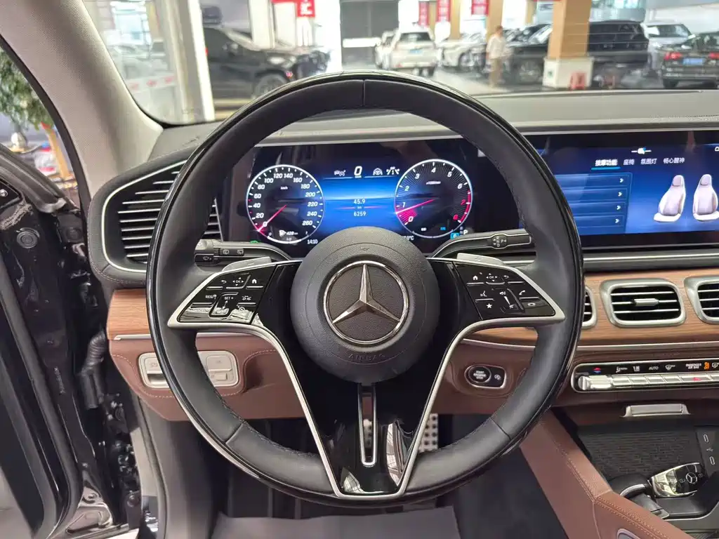Mercedes-Benz GLS — миниатюра 8
