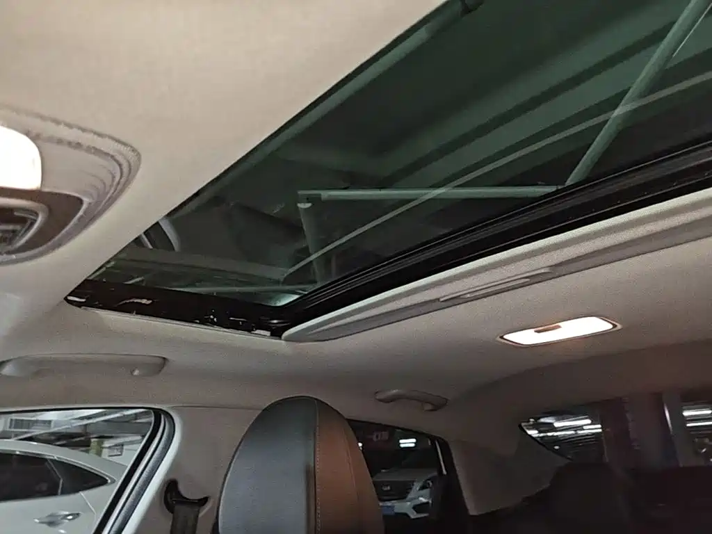 Hyundai Elantra — миниатюра 18