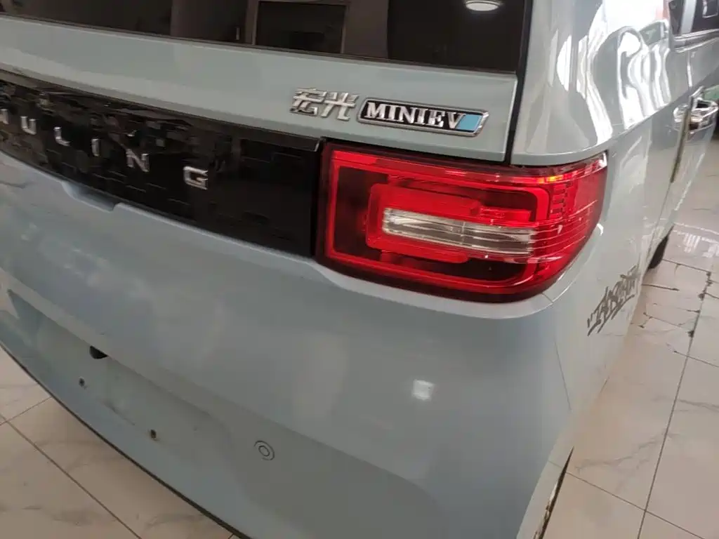Wuling MINIEV — миниатюра 8