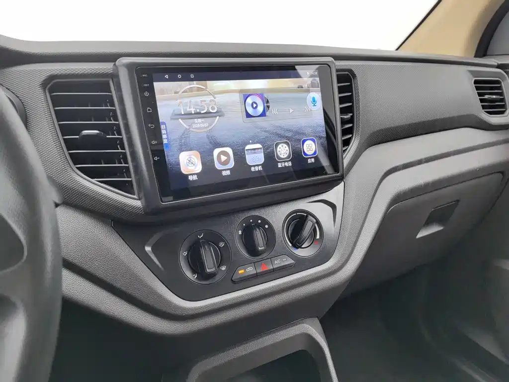 Wuling Hongguang V — миниатюра 12