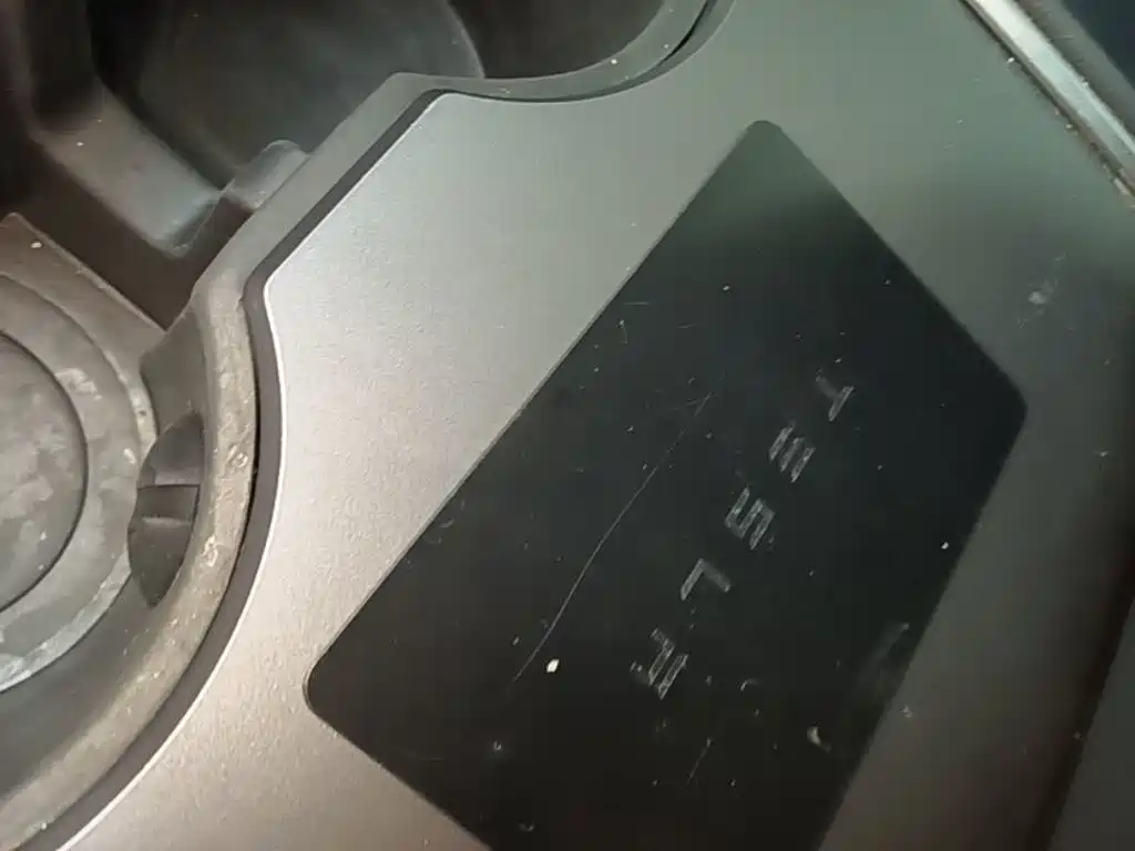 Tesla Model Y — миниатюра 9