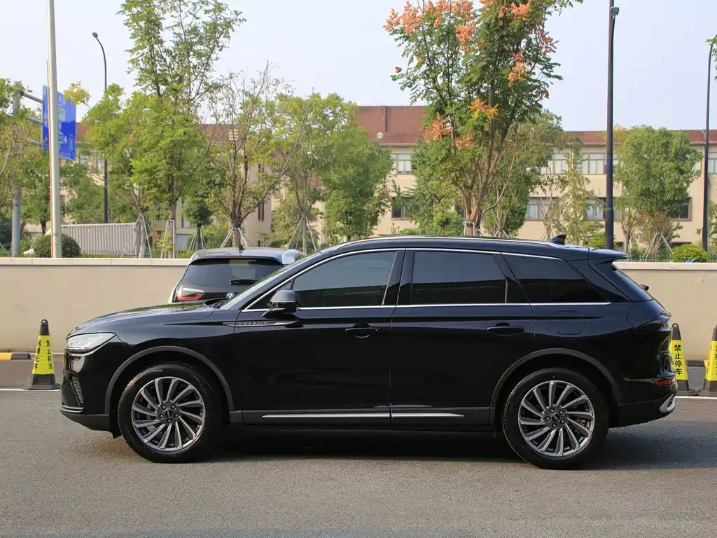 Lincoln Corsair — миниатюра 19