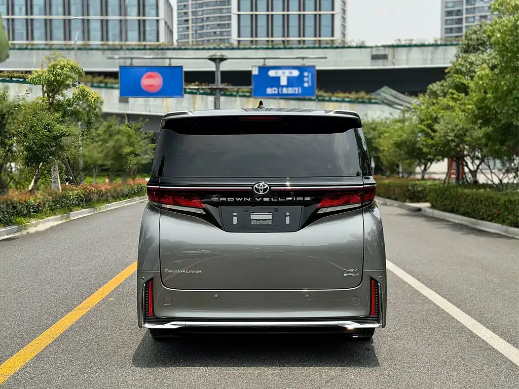 Toyota Vellfire — миниатюра 4