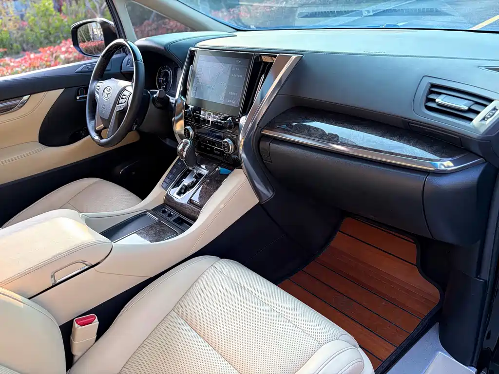 Toyota Vellfire — миниатюра 16