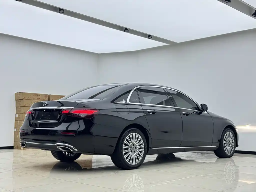 Mercedes-Benz E-Class — миниатюра 13