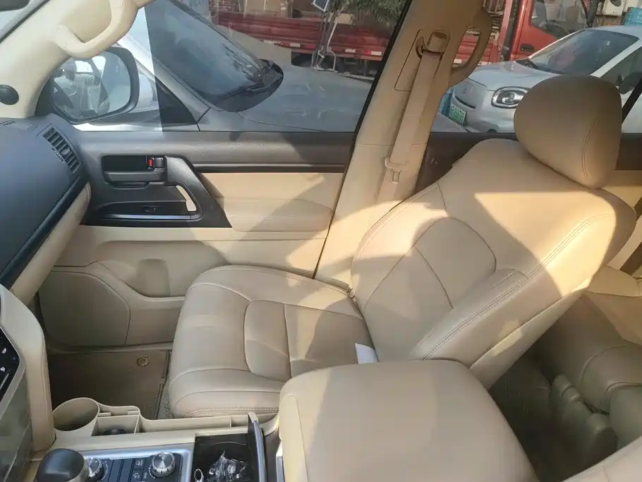 Toyota Land Cruiser — миниатюра 8