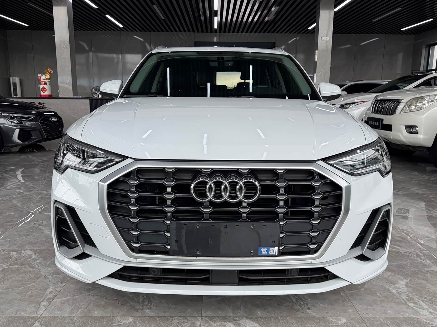 Audi Q3 1.4 л 2023 г. Белый, пробег 44000 км