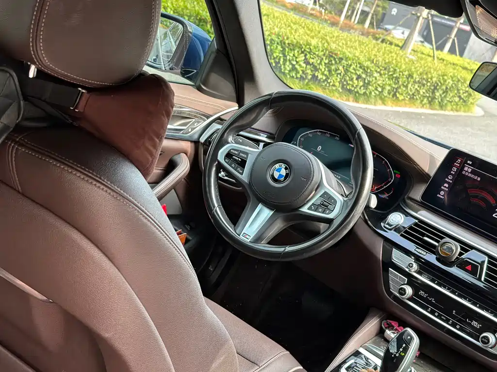 BMW 5 Series — миниатюра 15