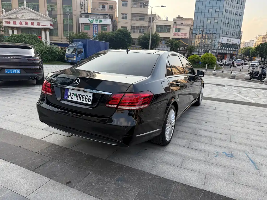 Mercedes-Benz E-Class — миниатюра 4