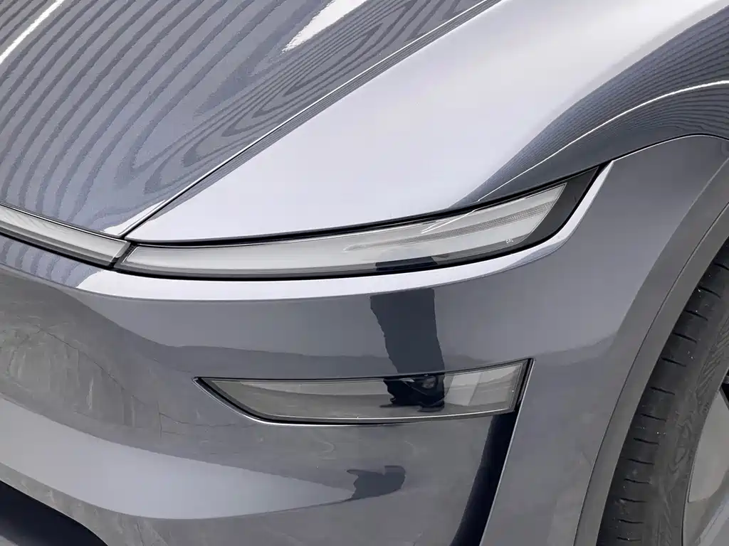 Tesla Model Y — миниатюра 18