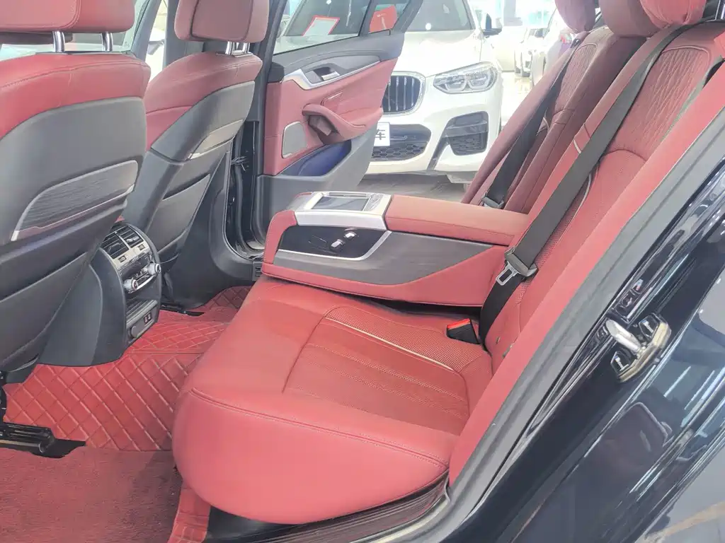 BMW 5 Series — миниатюра 12