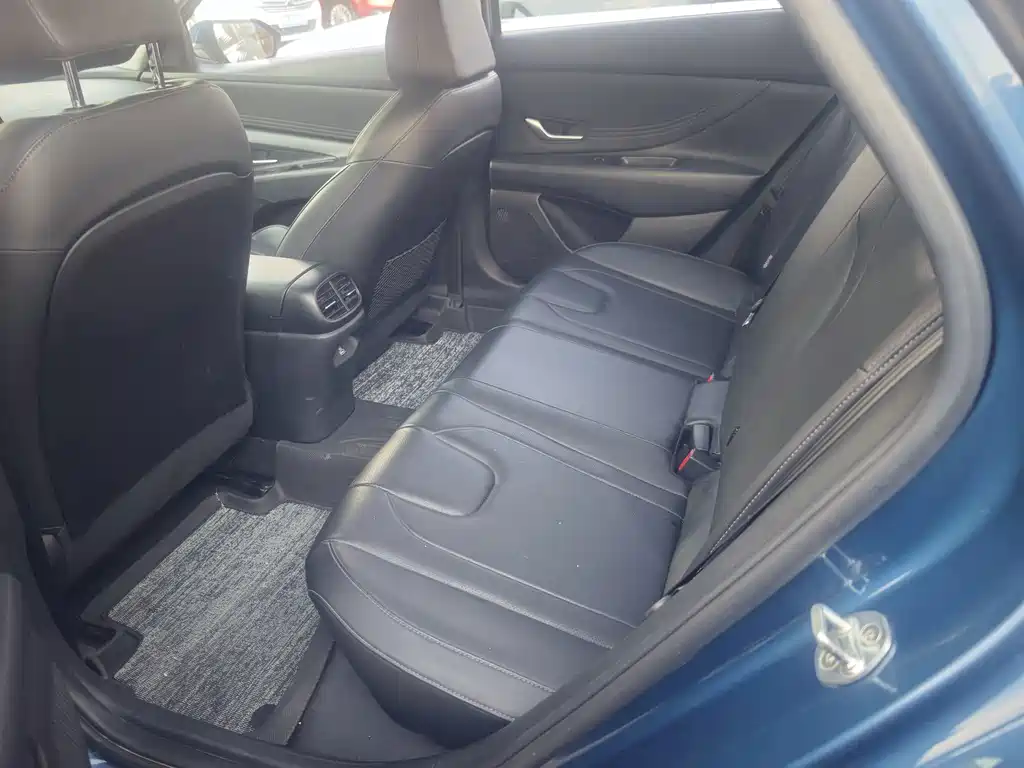 Hyundai Elantra — миниатюра 6
