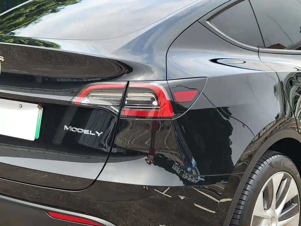 Tesla Model Y — миниатюра 17