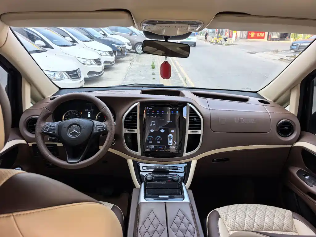Mercedes-Benz Vito 2020 2.0T Elite 7 мест