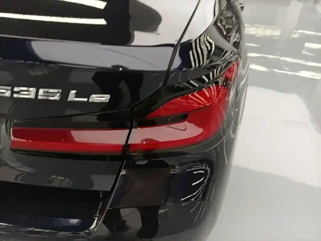 BMW 5 Series New Energy — миниатюра 8