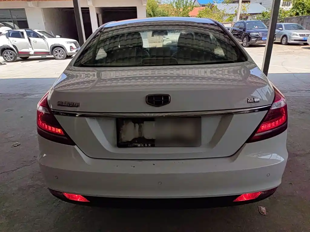 Geely Emgrand — миниатюра 6