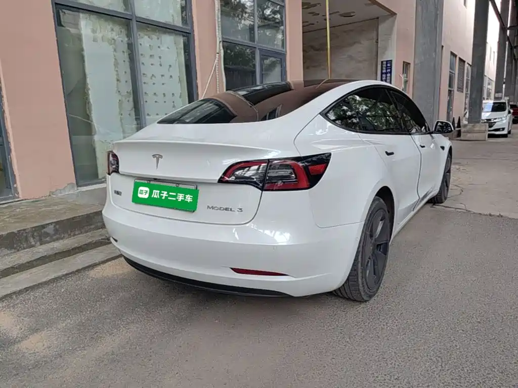 Tesla Model 3 — миниатюра 7
