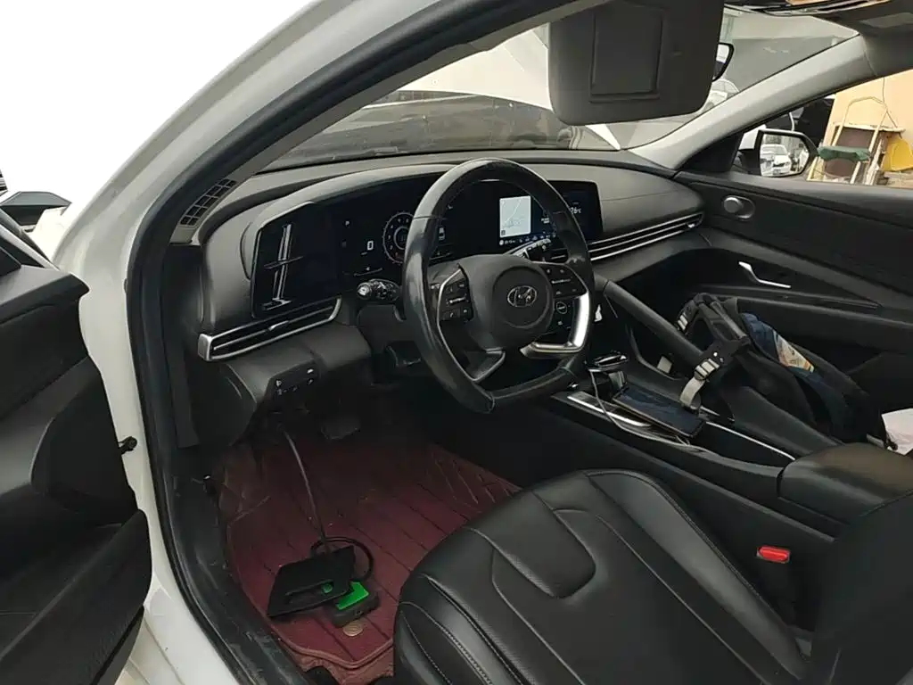Hyundai Elantra — миниатюра 10