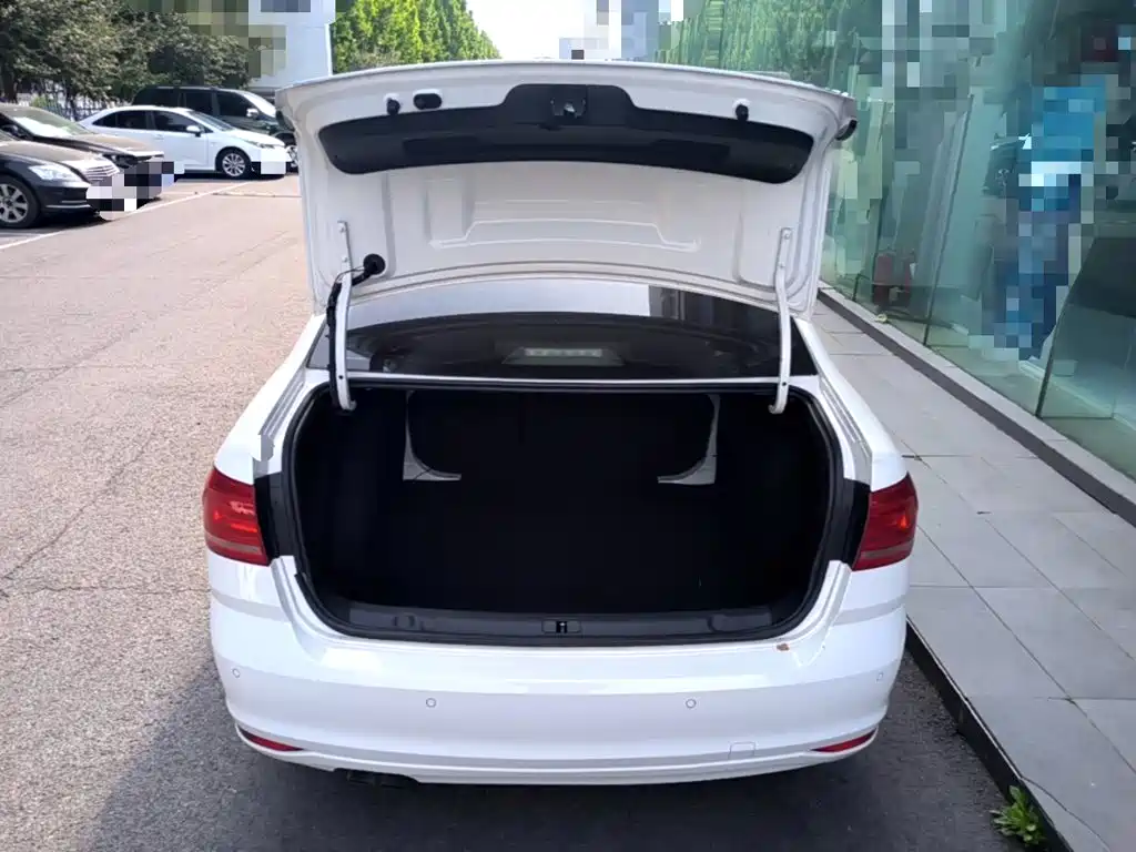 Volkswagen Lavida — миниатюра 19