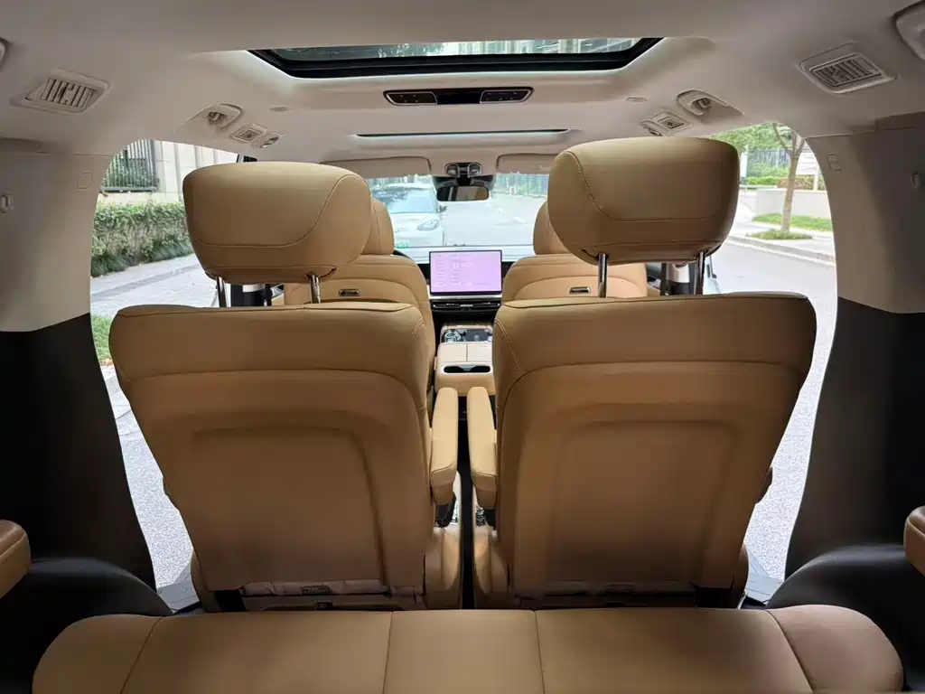 GAC Motor Trumpchi E8 PHEV — миниатюра 7