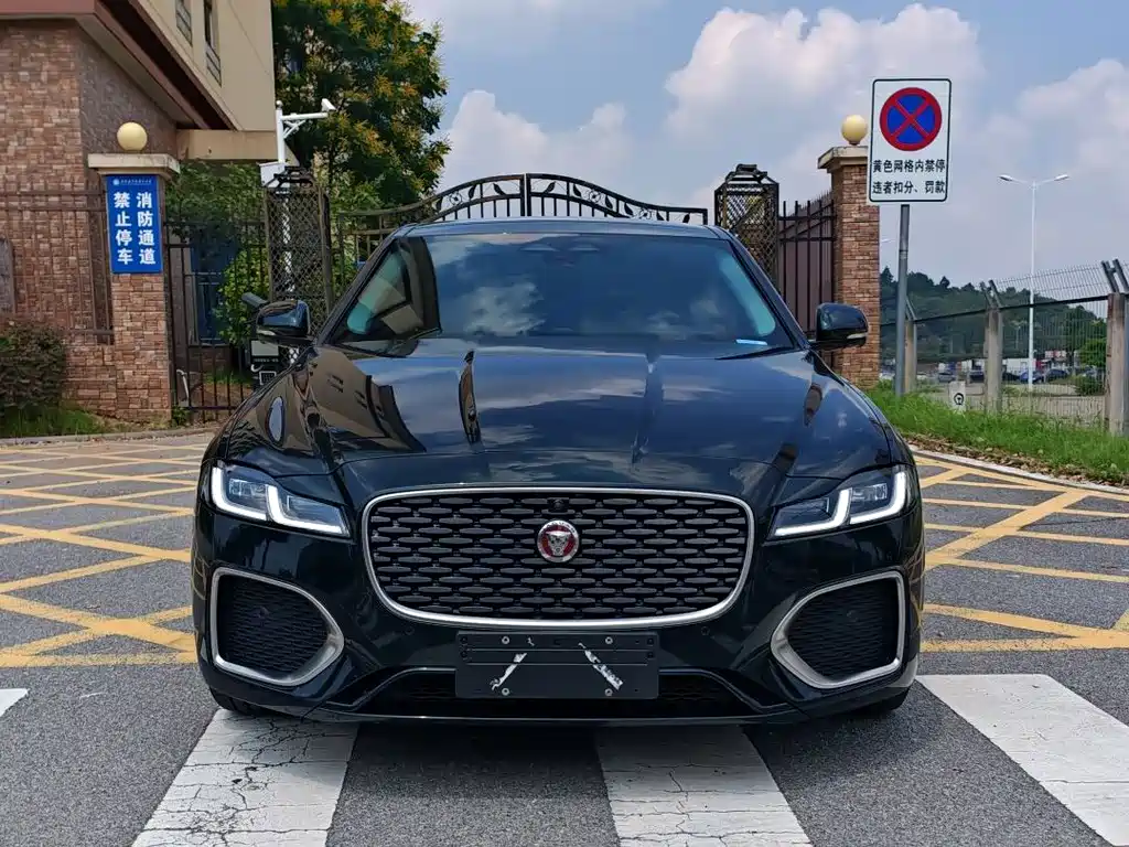 Jaguar XFL