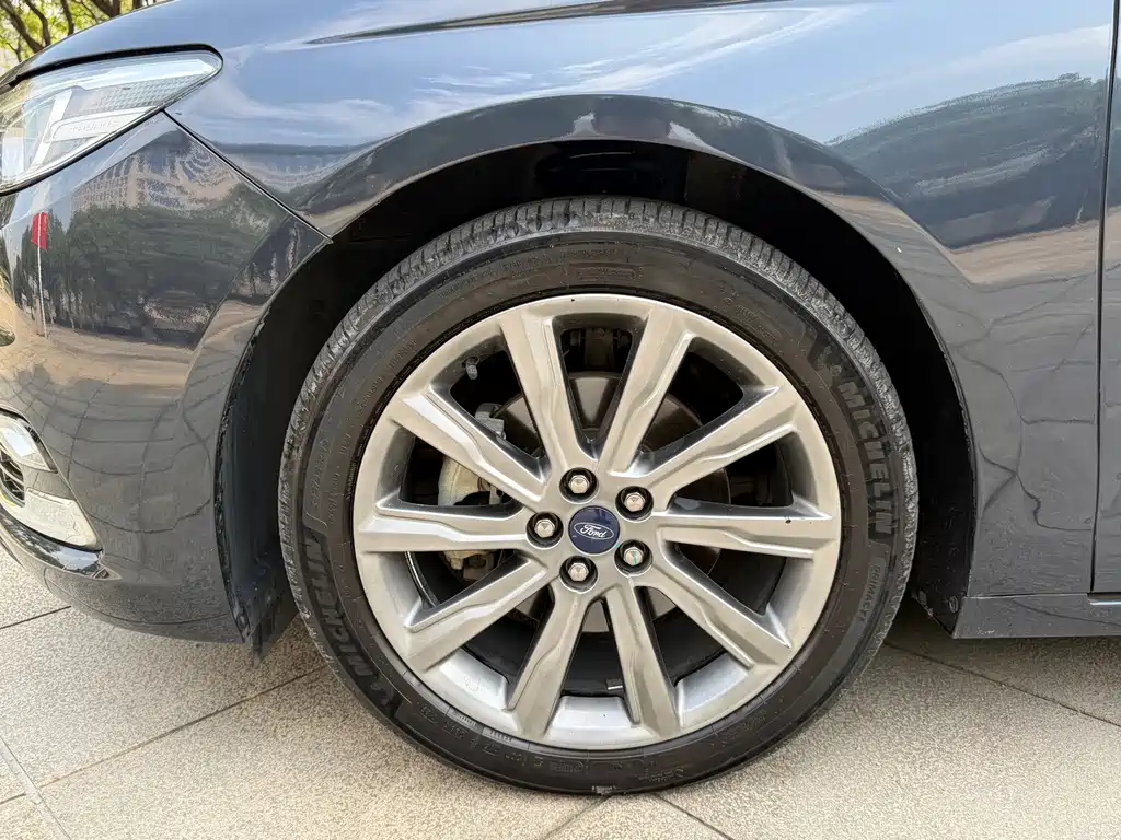 Ford Taurus — миниатюра 5