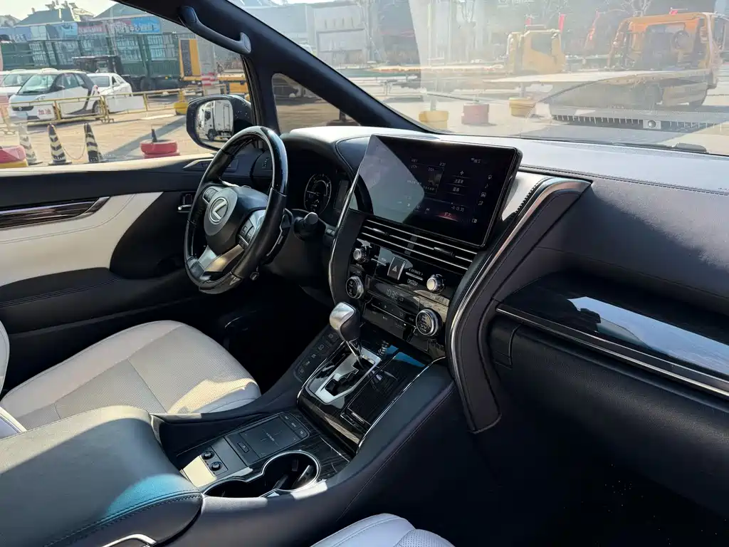 Lexus LM — фотографии объявления, Фото 6