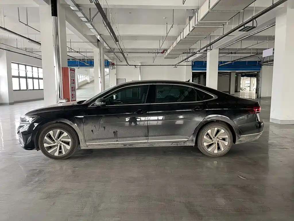 Volkswagen Passat PHEV — миниатюра 3