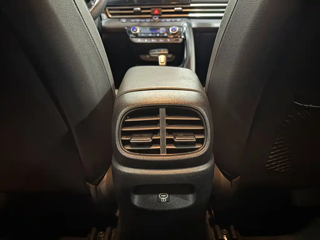 Hyundai Elantra — миниатюра 17