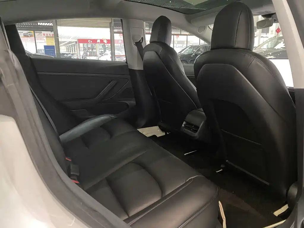 Tesla Model 3 - фото 9