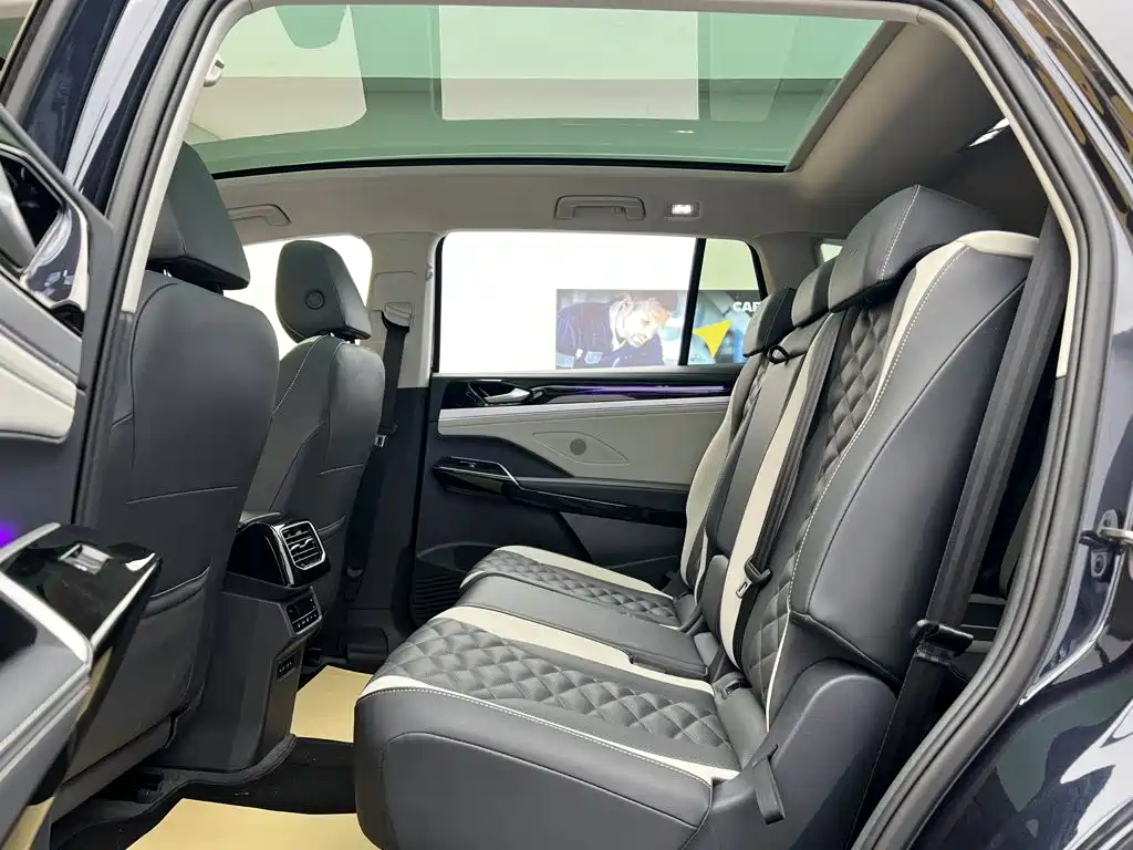 Volkswagen ID.6 Crozz — миниатюра 21