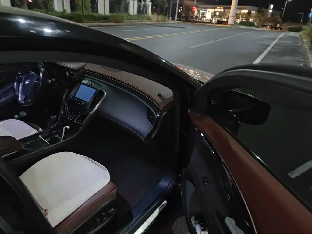Buick LaCrosse — миниатюра 18