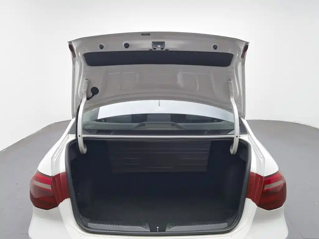 Volkswagen Jetta — миниатюра 16