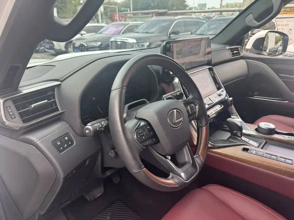 Lexus LX — миниатюра 11