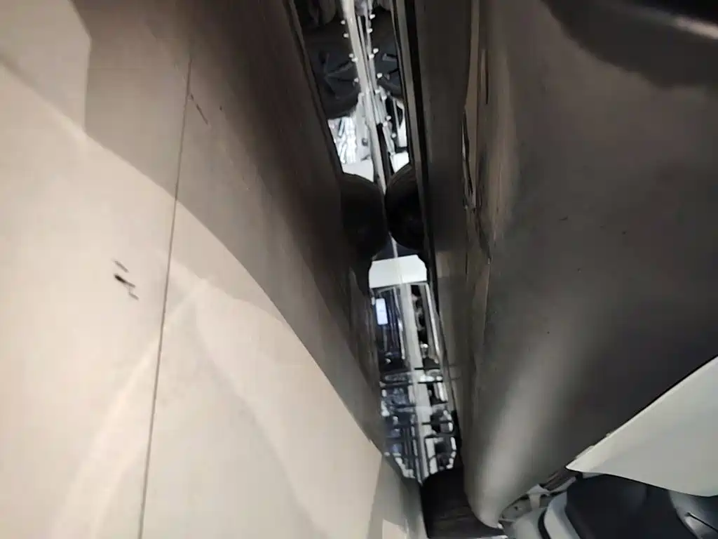 Tesla Model Y — миниатюра 21