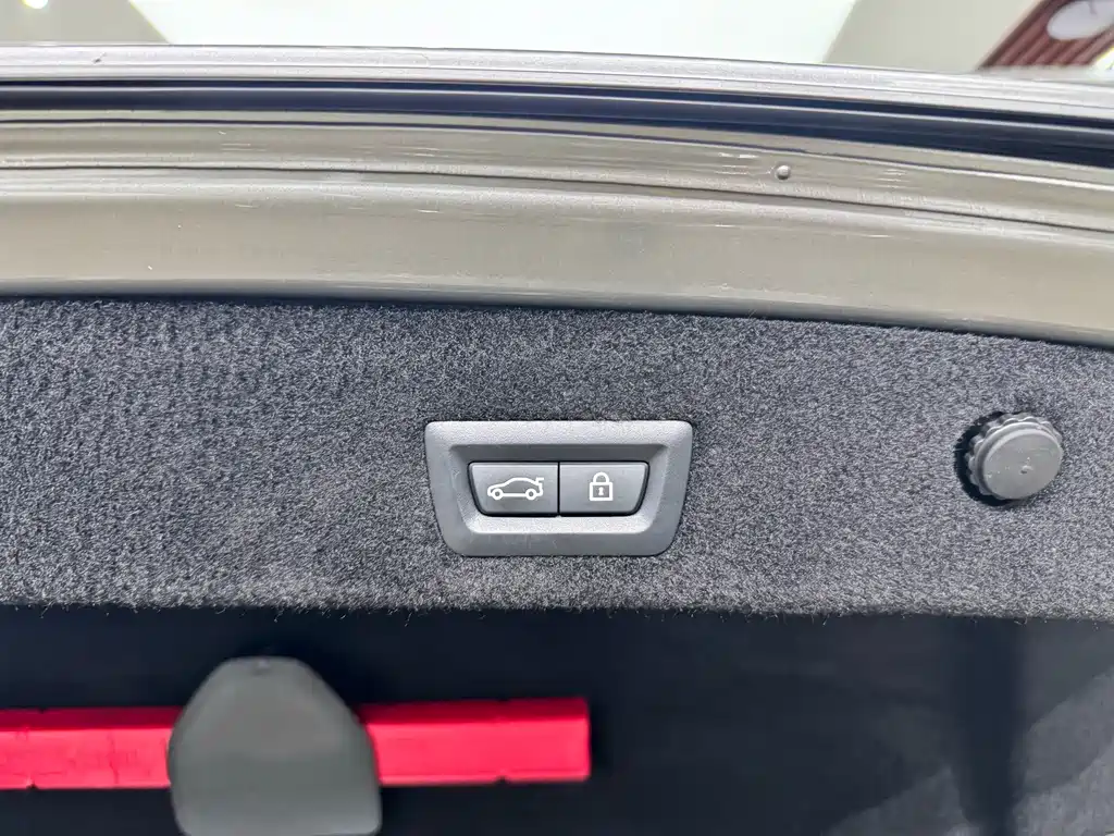BMW 7 Series — миниатюра 23