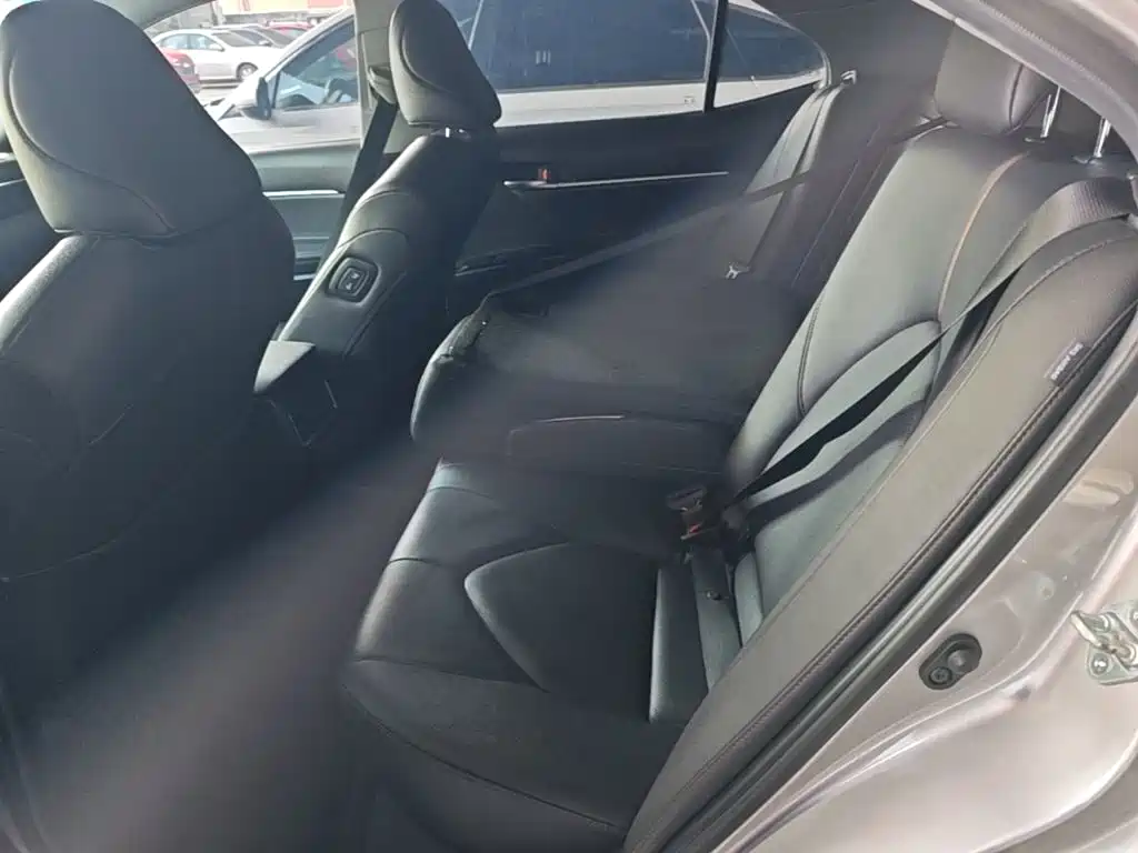 Toyota Camry — миниатюра 17