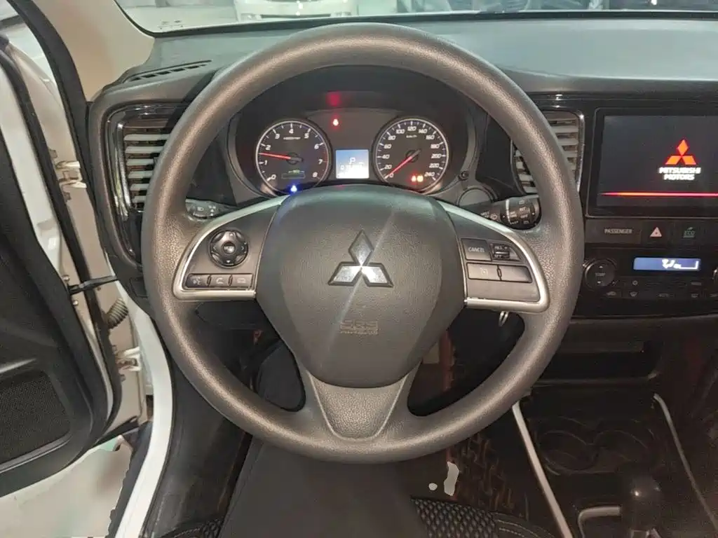 Mitsubishi Outlander — миниатюра 11