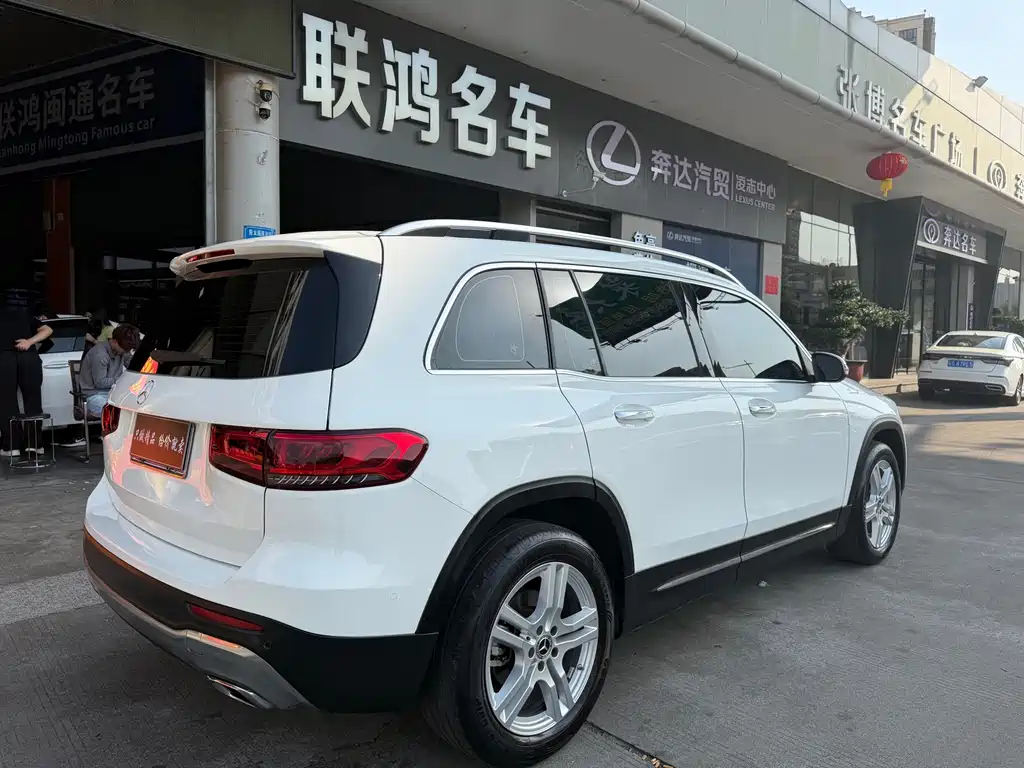 MERCEDES-BENZ GLB