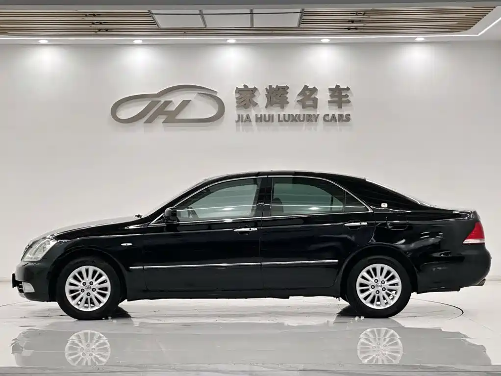 Toyota Crown — миниатюра 4