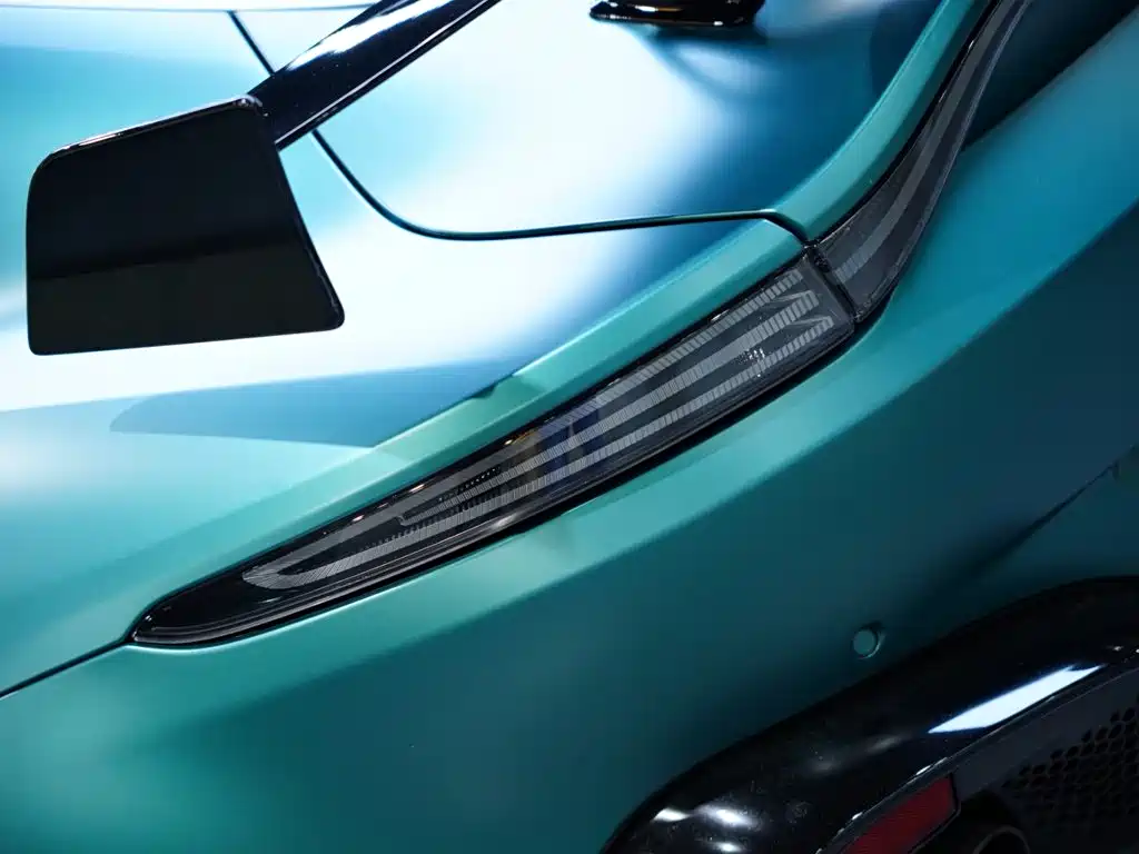 Aston Martin V8 Vantage — миниатюра 7