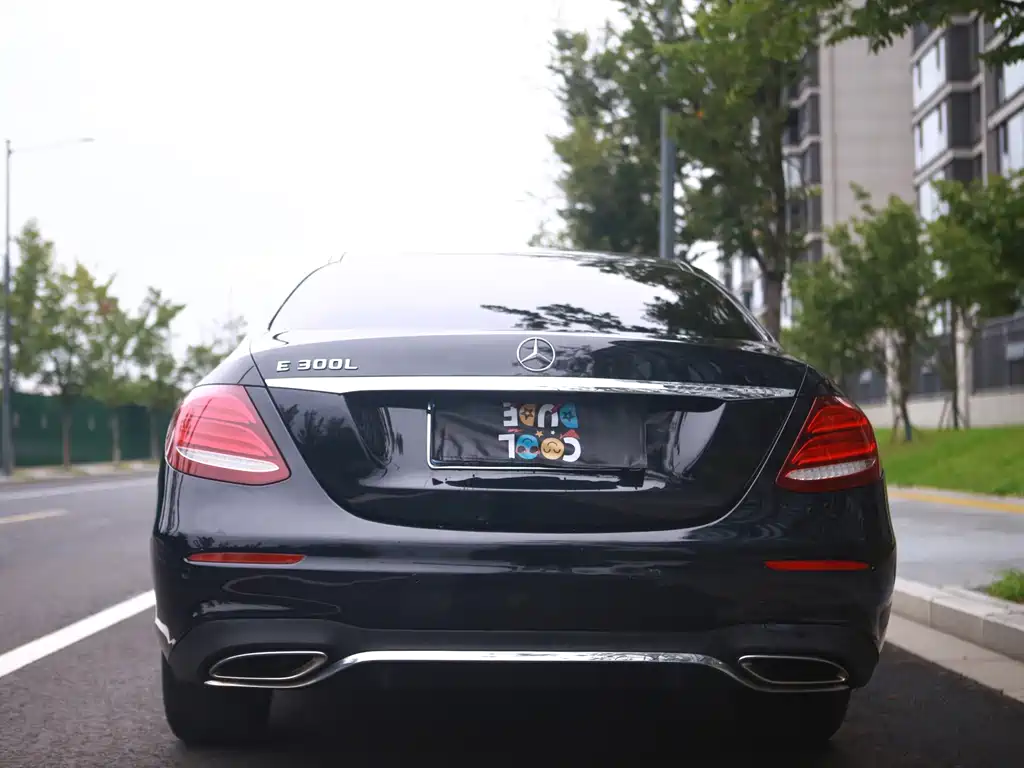 Mercedes-Benz E-Class — миниатюра 6