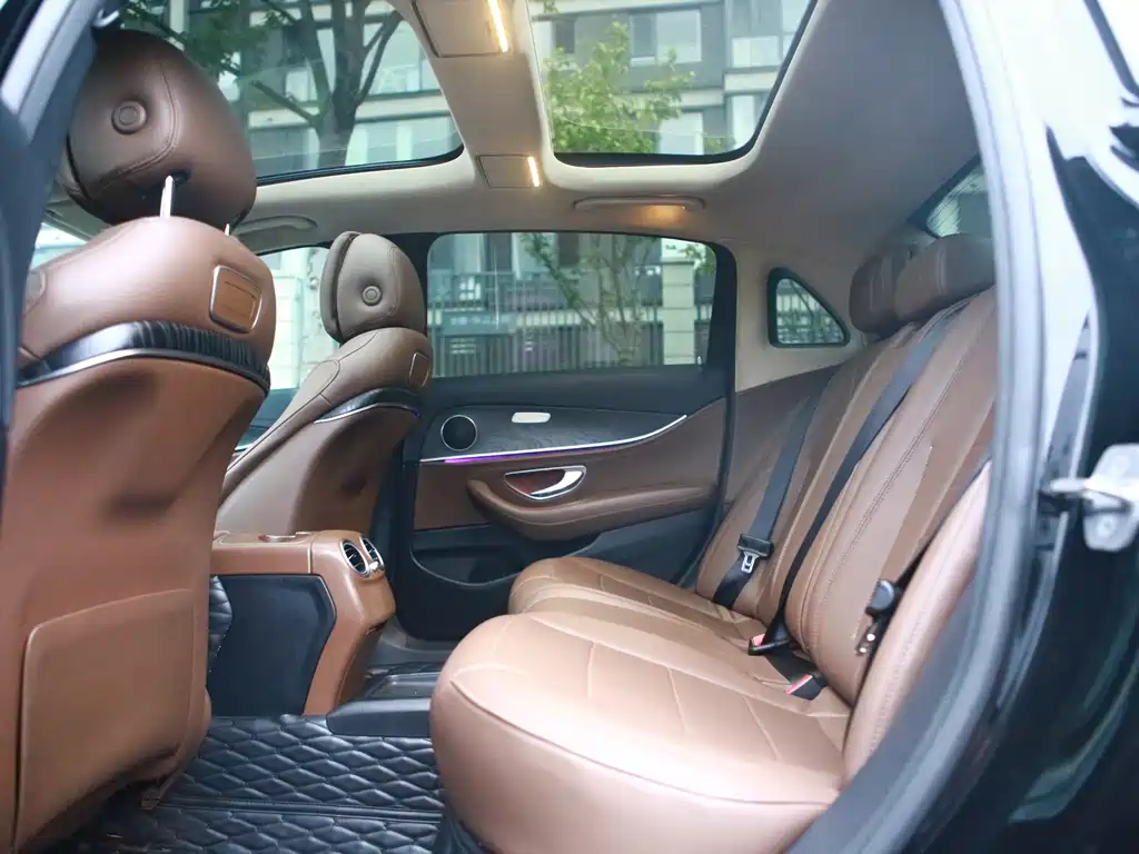 Mercedes-Benz E-Class — миниатюра 8