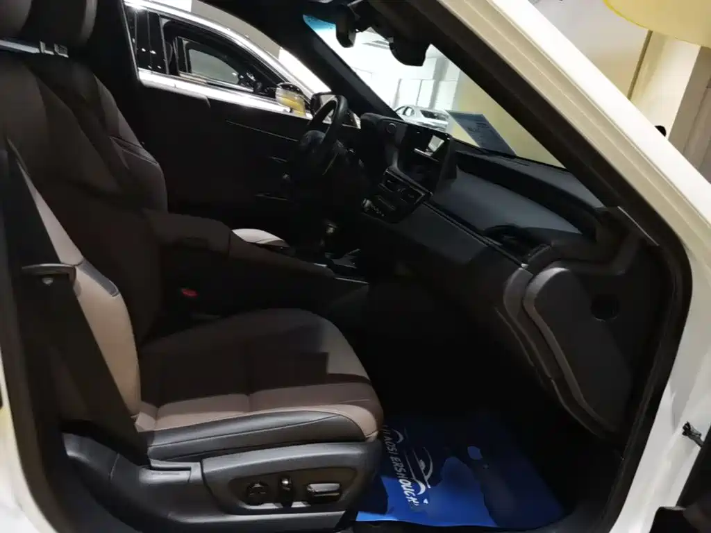Lexus ES — миниатюра 25