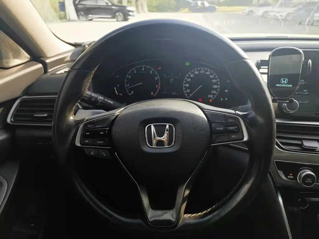 Honda Accord — миниатюра 18
