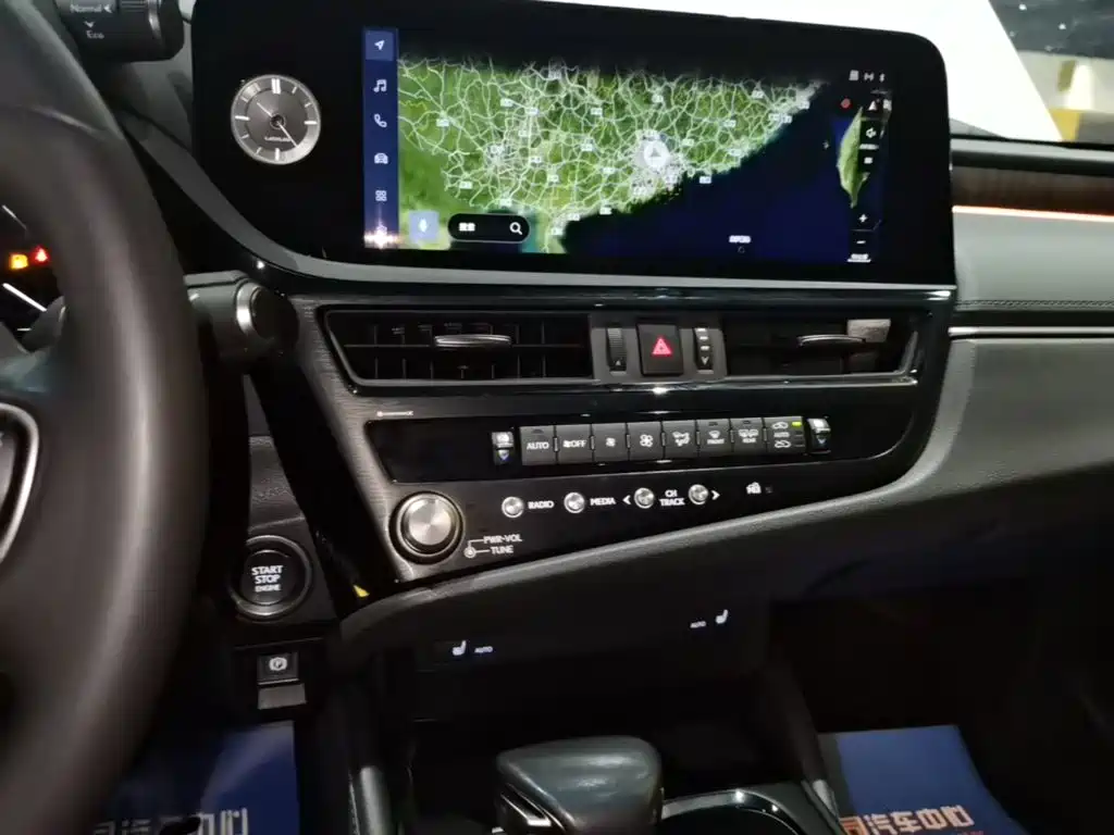 Lexus ES — миниатюра 13