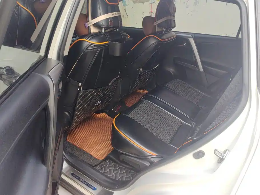 Toyota RAV4 — миниатюра 11