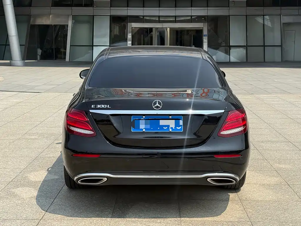 Mercedes-Benz E-Class — миниатюра 5